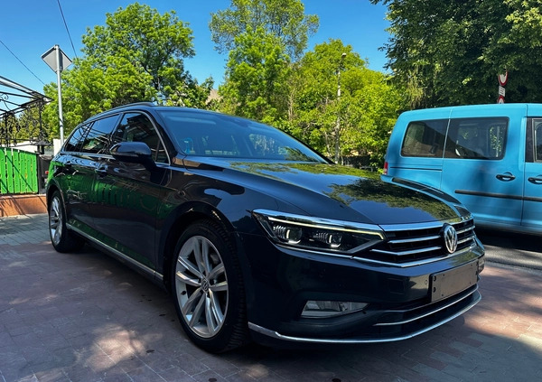 Volkswagen Passat cena 53500 przebieg: 268109, rok produkcji 2019 z Giżycko małe 781